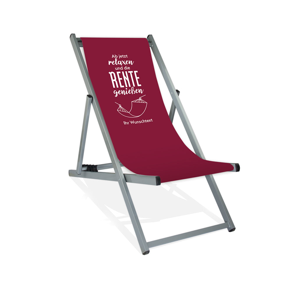 Silber Aluminiumliegestuhl ohne Armlehne. Motiv auf Bezug: Hintergrund Bordeaux
Aufschrift: "Ab jetzt relaxen und die Rente genießen". Darunter eine Umrandung einer Hängematte und darunter die Aufschrift "Ihr Wunschtext".