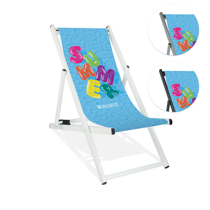 Mockup eines Aluminium-Liegestuhls ohne Armlehne im Pool-Design mit blauem Wasserhintergrund, buntem "Summer"-Schriftzug im Luftmatratzen-Look und Wunschtext. Die Farbe des Liegestuhlgestells ist Weiß.
Rechts neben dem Stuhl wird in zwei Kreisen die Gestell-Farbe Silber und Schwarz dargestellt.