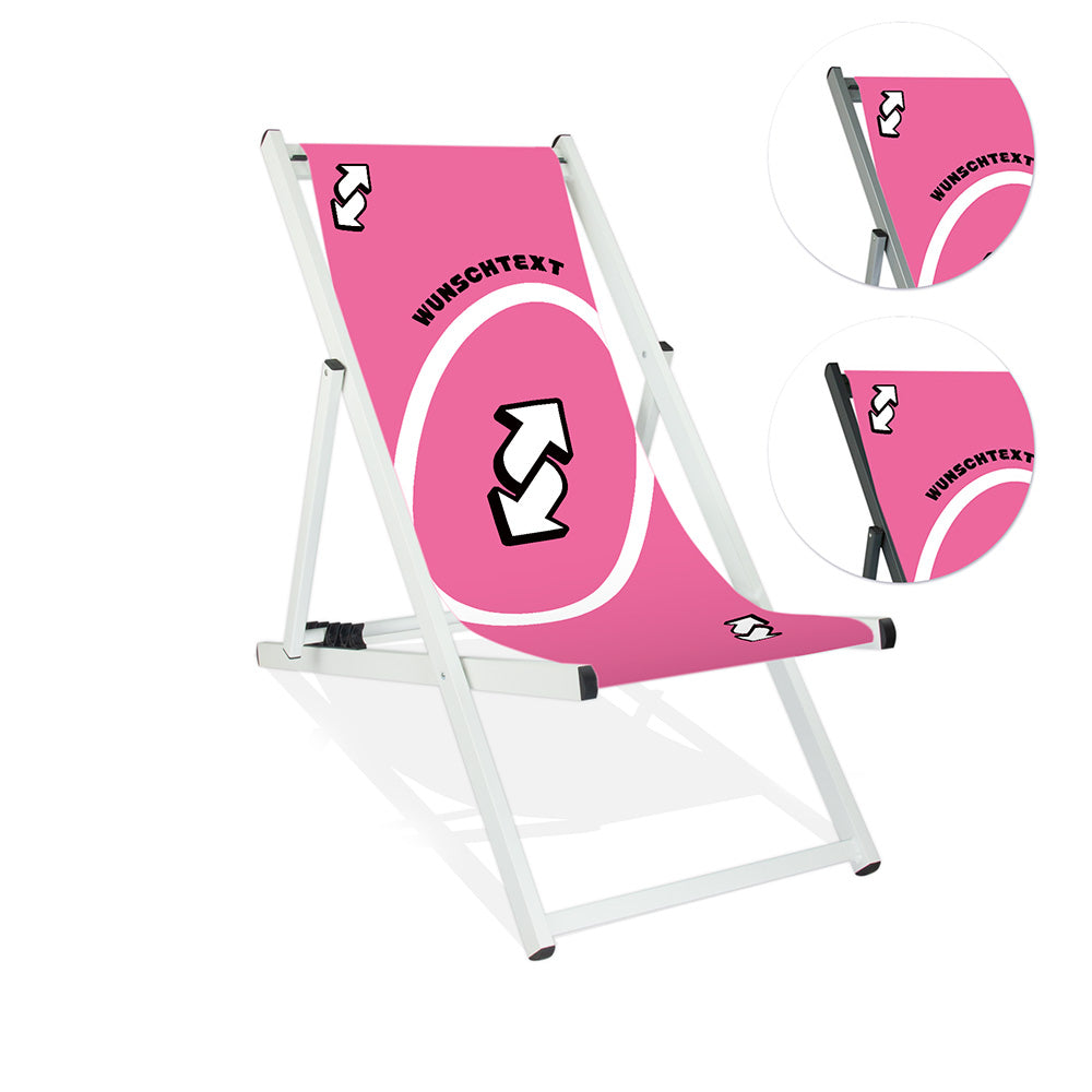 Mockup eines personalisierbaren Aluminium Liegestuhls ohne Armlehne im pinken Reverse-Design. Das Motiv zeigt eine Wendekarte und personalisierbaren Wunschtext. Die Farbe des Gestells ist Weiß.
Rechts neben dem Stuhl wird in zwei Kreisen die Gestellfarbe Silber und Schwarz dargestellt.
