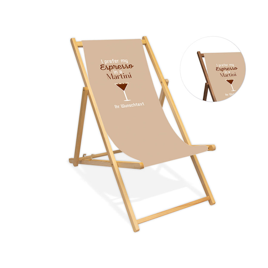 Mittig ist ein farbloser Holzliegestuhl ohne Armlehne abgebildet.
Motiv mit dem Spruch "I prefer my Espresso in a Martini". 
Neben dem Liegestuhl ist in einem Kreis die Lasurfarbe dunkelbraun abgebildet.