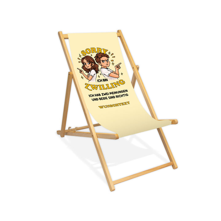 Liegestuhl ohne Armlehne in farbloser Lasur.
Bezug mit Pastell-Gelber Hintergrund mit Comic Stil Zwillinge als Sternzeichen und frechem Spruch.