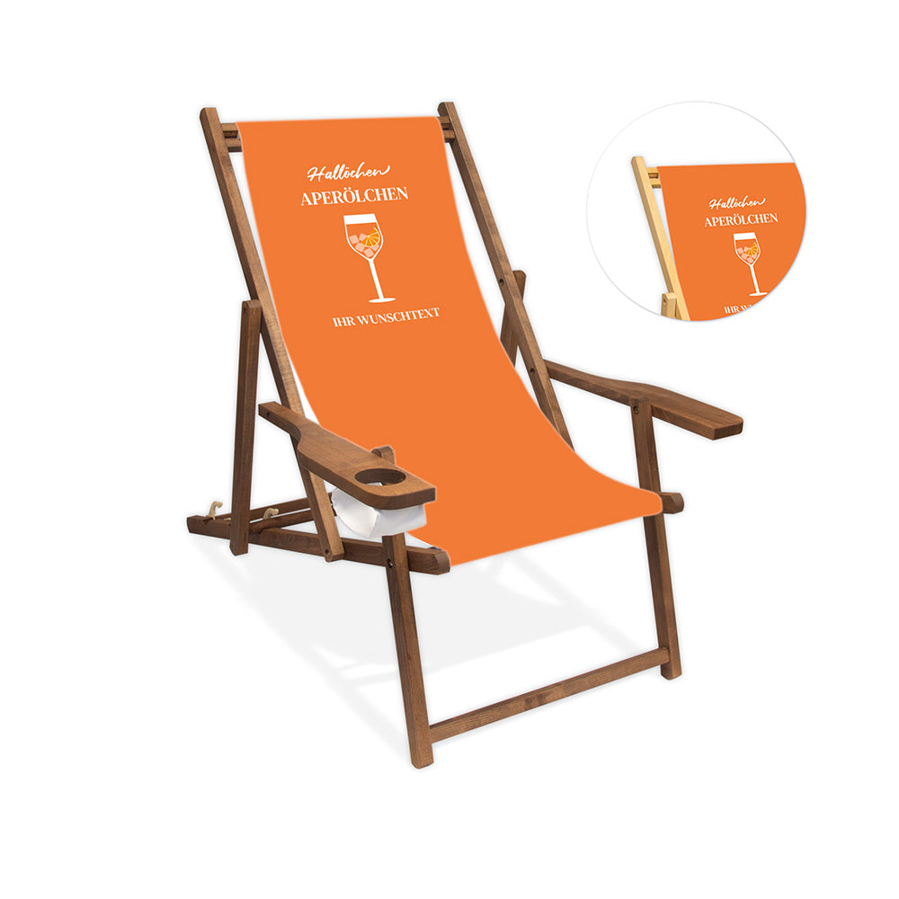 Mittig ist ein dunkelbrauner Holzliegestuhl mit Armlehne abgebildet.
Orangenes Motiv mit dem Spruch "Hallöchen Aperölchen". 
Neben dem Liegestuhl ist in einem Kreis die Lasurfarbe farblos abgebildet.