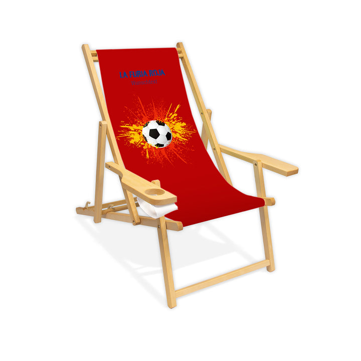 Liegestuhl mit Armlehne farblos im Spanien Design zur WM 2026 mit Fußball auf rot-gelb-roten Farbklecks und personalisierbaren Text oberhalb. Über dem Wunschtext steht in blau "La Furia Roja".
Der Hintergrund ist rot.