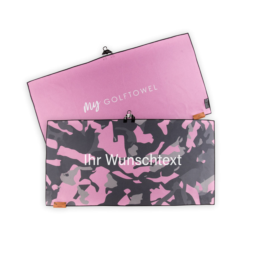 Golftowel Large in rosa Camouflage Muster. Auf dem Golftowel steht Mittig in einer weißen, serifenlosen Schrift geschrieben "Ihr Wunschtext". Die Rückseite des Golftowels ist Rosa dargestellt. Hier steht mittig der Schriftzug "MyGolftowel". Im unteren Bereich befindet sich ein braunes Lederpatch und oben ist eine Schlaufe und Karabiner angebracht.